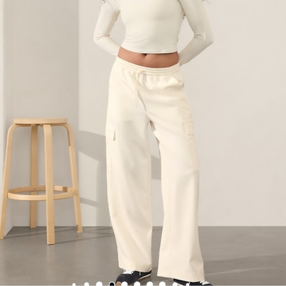 Athleta high rise cargo pant Cream